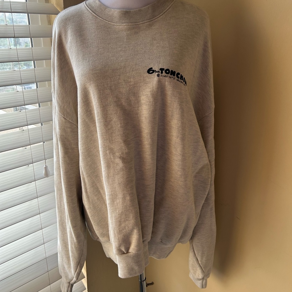 NYC’s Iconic Tonchin Ramen House Oversized Graphic Sweatshirt in Large - Picture 3 of 15